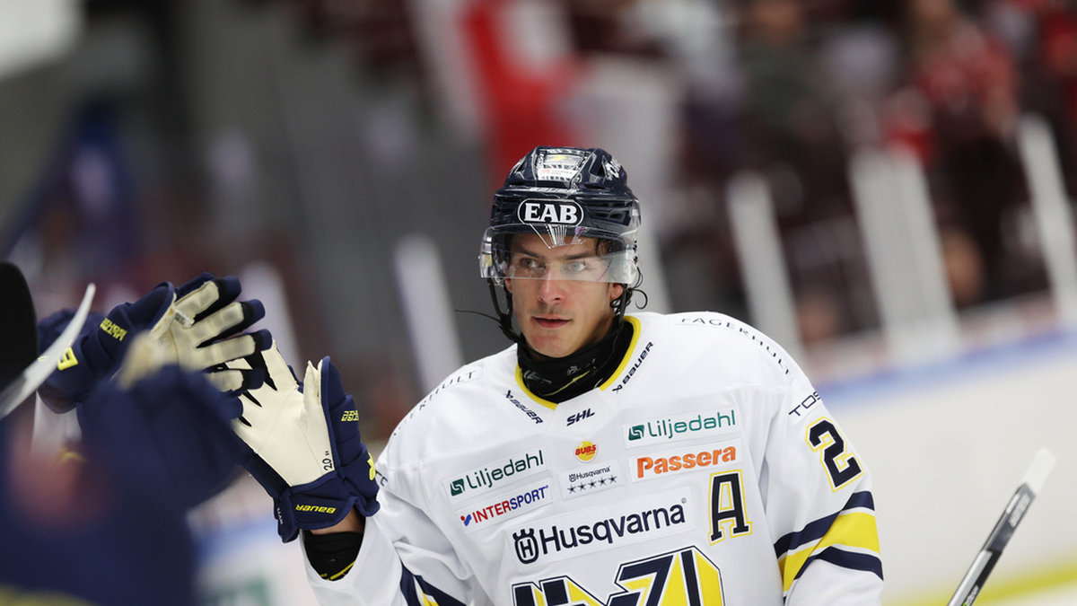 HV71-forwarden André Petersson svarade för ett mål och satte den avgörande straffen när Jönköpingslaget bortabesegrade Malmö med 4–3 efter straffar.