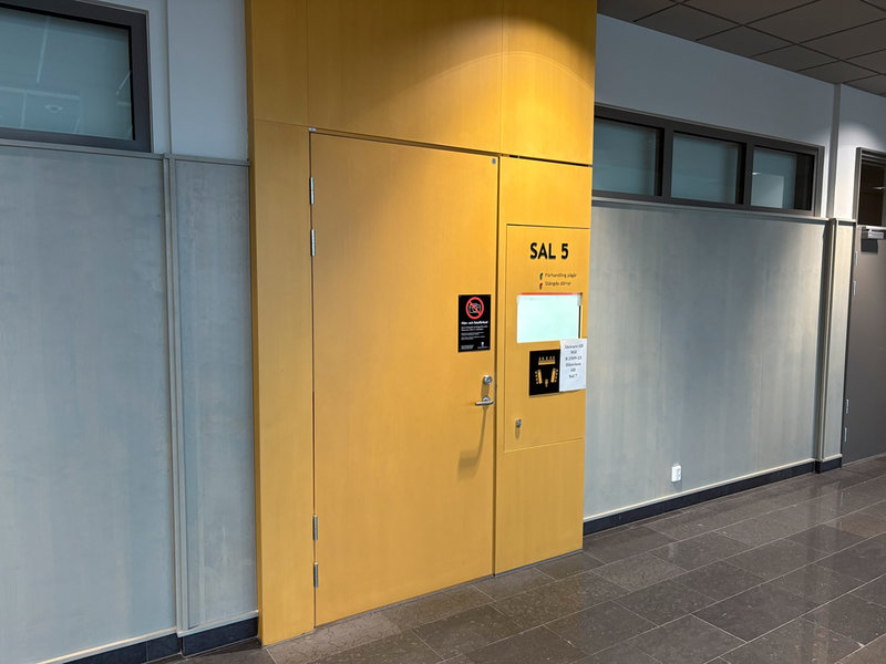 Förhandlingen hålls i Hälsinglands tingsrätt i Hudiksvall.