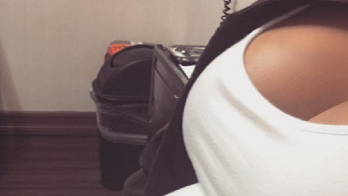 Kim Kardashian bjuder på en gravidselfie. 
