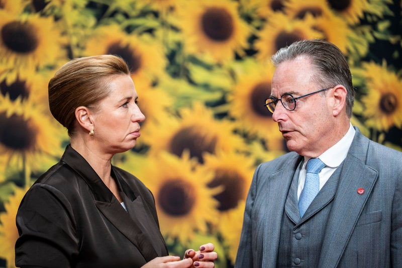 Belgiens premiärminister Bart De Wever – här tillsammans med Danmarks statsminister Mette Frederiksen – oroas av konsekvenserna av att använda frysta ryska tillgångar till Ukraina. Arkivbild.