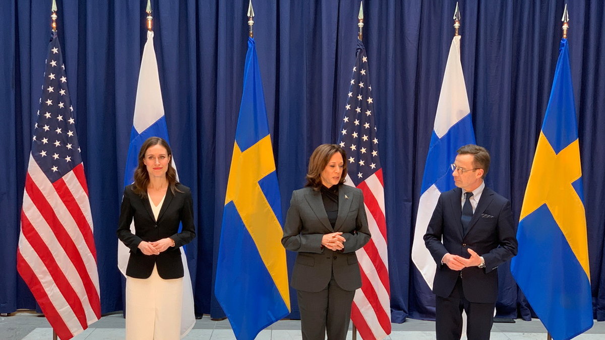 Finlands premiärminister Sanna Marin, USAs vicepresident Kamala Harris och Sveriges statsminister Ulf Kristersson på säkerhetskonferensen i München.