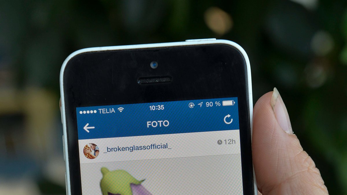 En annan emoji som orsakat ramaskri är auberginen som Instagram har stängt av från att använda i hastags. 