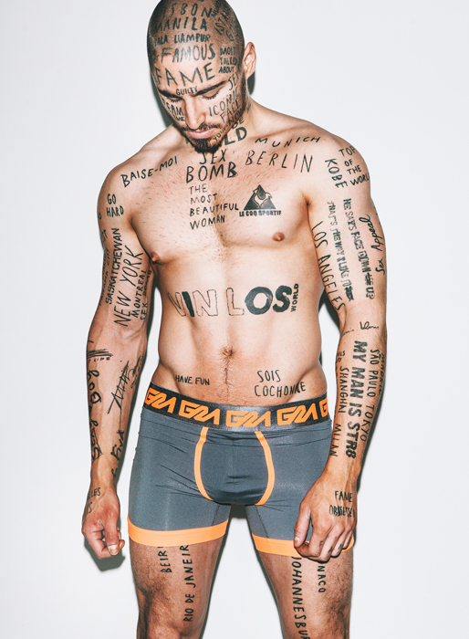 Den kanadensiske modellen Vin Los modellar för kalsongmärket Garcon Model. Den kanadensiske modellen Vin Los modellar för kalsongmärket Garcon Model.