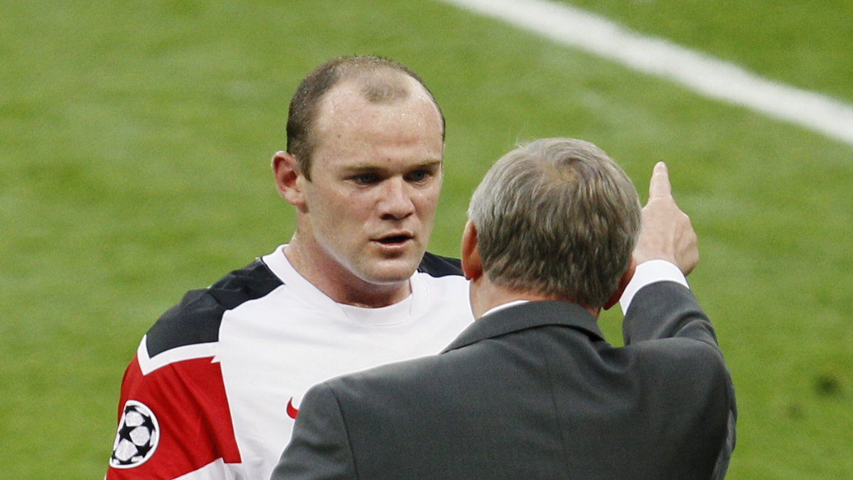 Ferguson låter Rooney höra vad han tycker om hans insats.