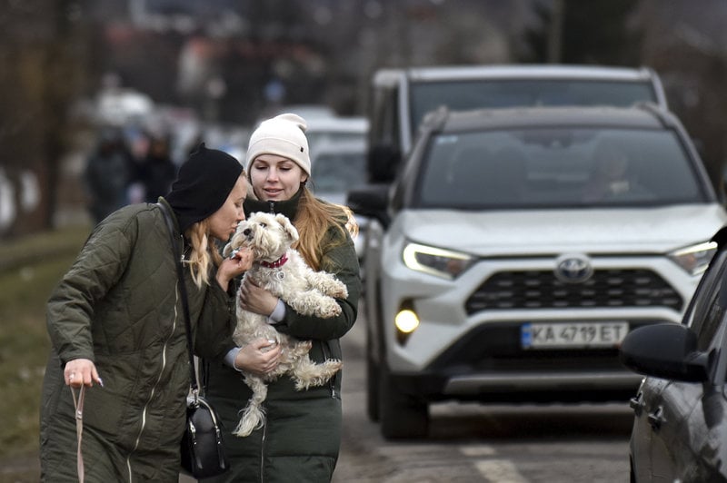 Ukrainska flyktingar tvingas lämna sina djur vid gränserna Ukrainska flyktingar tvingas lämna sina djur vid gränserna