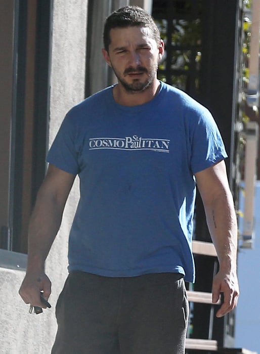 Shia LaBeouf gick och åt ensamlunch i Los Angeles :( Shia LaBeouf gick och åt ensamlunch i Los Angeles :(