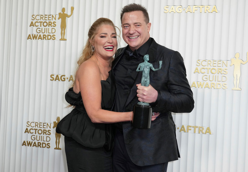 Brendan Fraser fick ta emot priset för bästa manliga skådespelare på Screen Actors Guild awards den 26 februari. Han firade tillsammans med exfrun Afton Smith. Arkivbild.