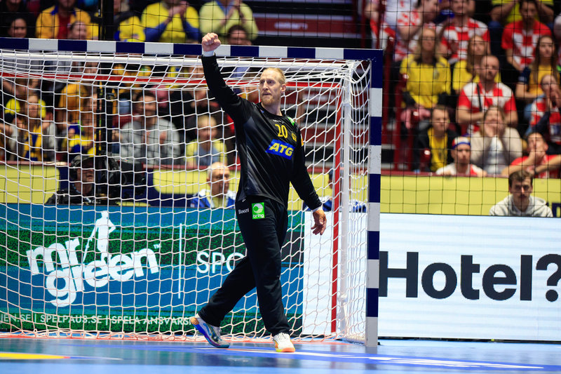 Sveriges Mikael Appelgren knyter näven efter en räddning mot Kroatien.