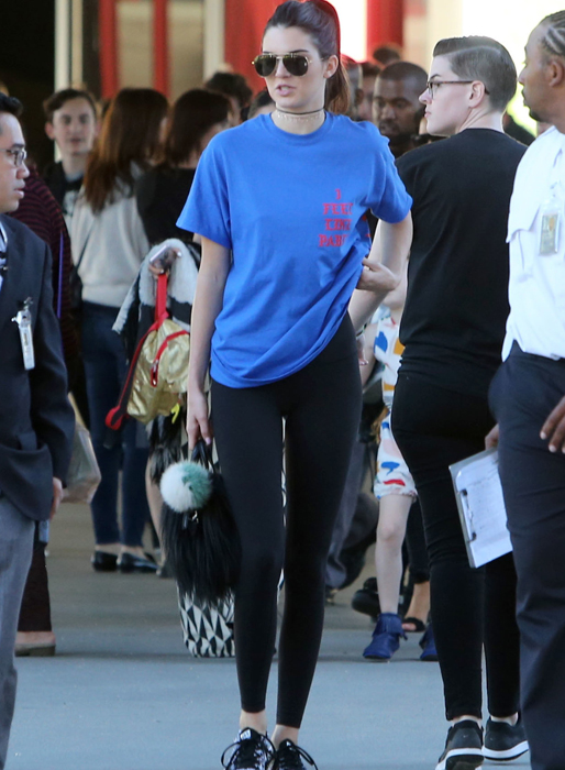 Kendall Jenner ser lätt missnöjd ut i Beverly Hills. Kendall Jenner ser lätt missnöjd ut i Beverly Hills.
