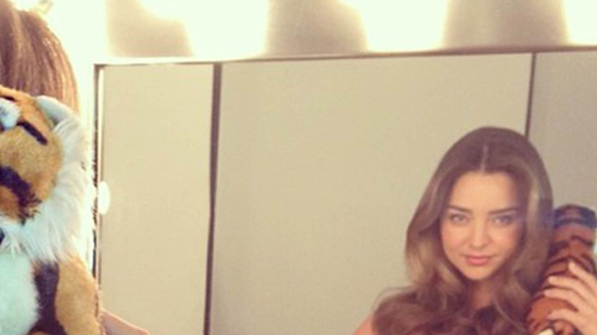 Miranda Kerr bjuder på en selfie med riv i. 