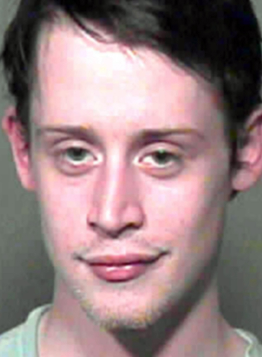 Culkins mugshot från år 2004, Då hittade polisen marijuana och sömntabletter i hans bil. 