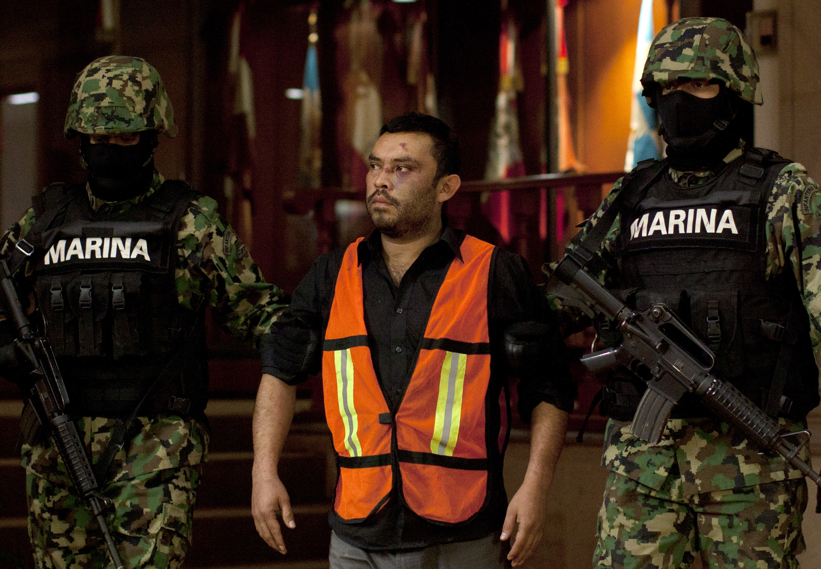 Marcos Jesus Hernandez Rodriguez, alias "El Chilango," från Los Zetas visas upp för media efter att ha gripits.