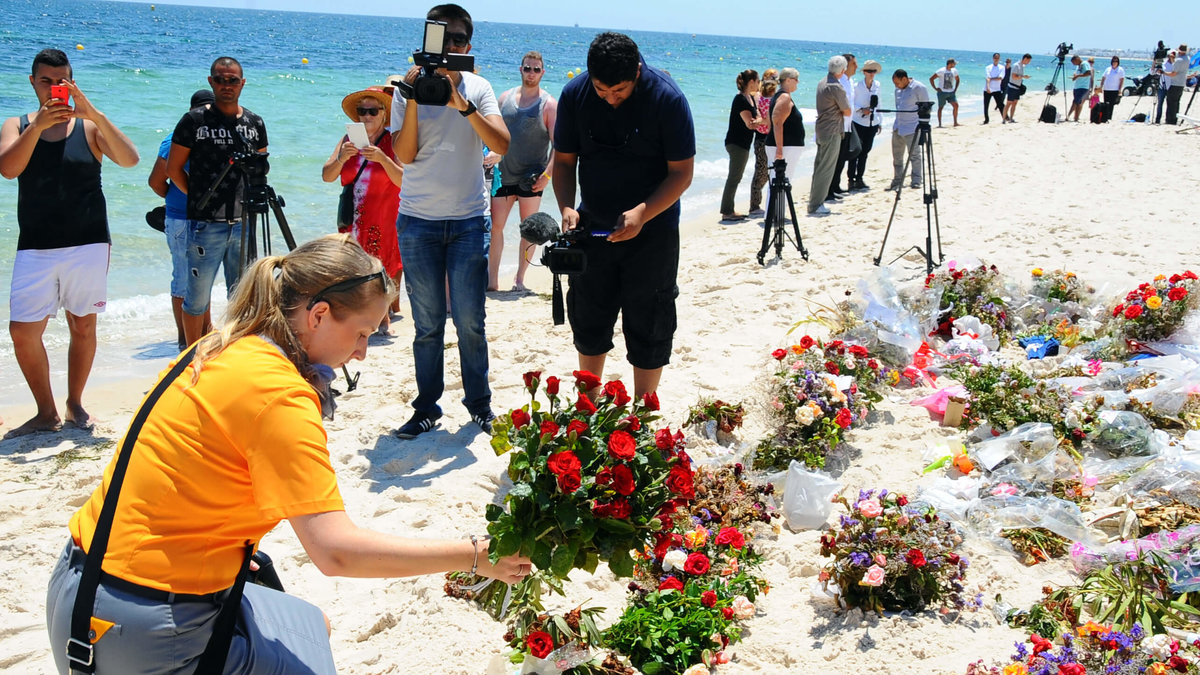 Den 26 juni attackerades turistorten Sousse. 38 personer dog i terrorattacken som riktades mot väst. 30 av de döda var brittiska medborgare. 