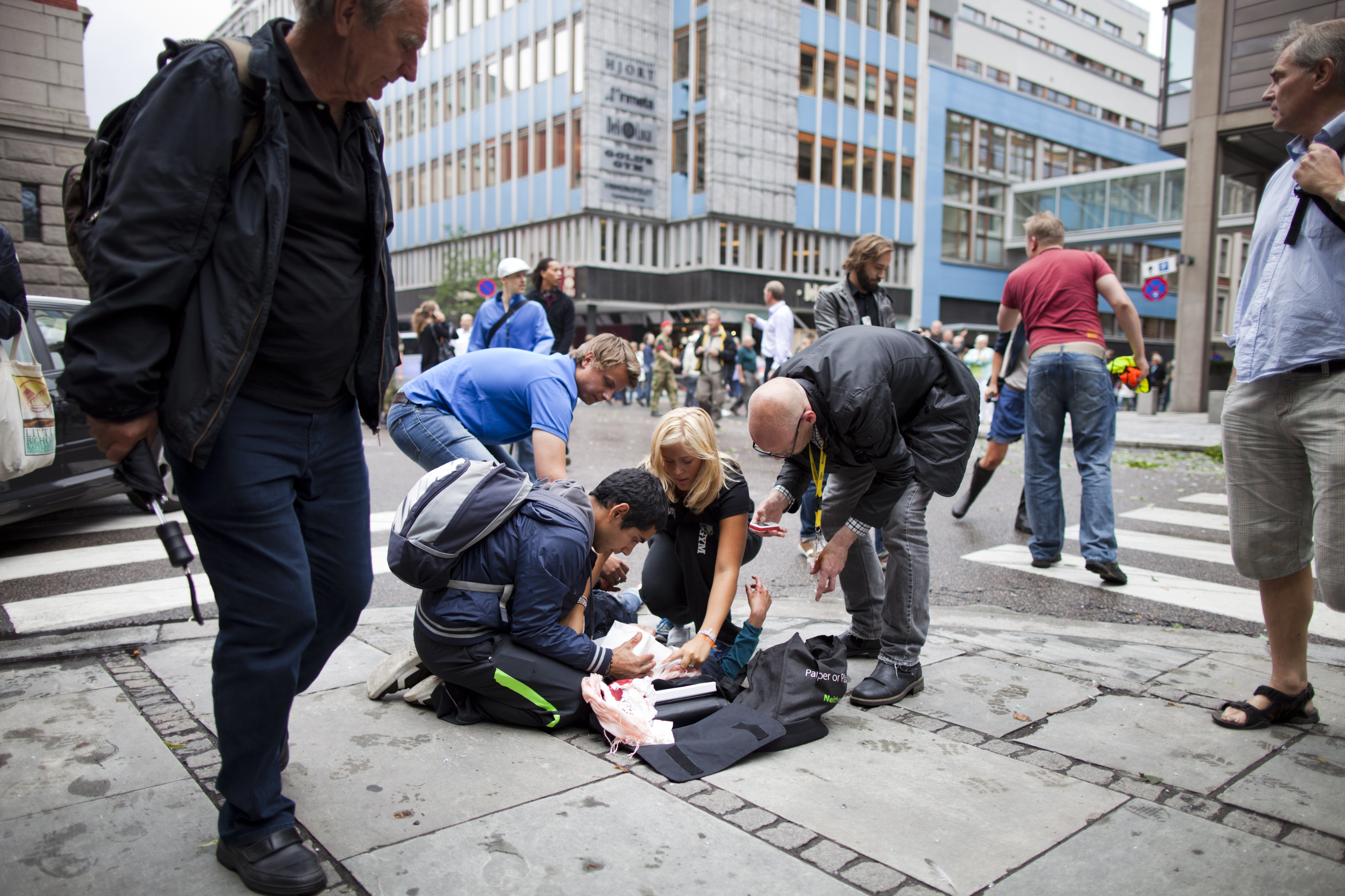 Efter att bomberna smällt av rådde det stort kaos på Oslos gator.