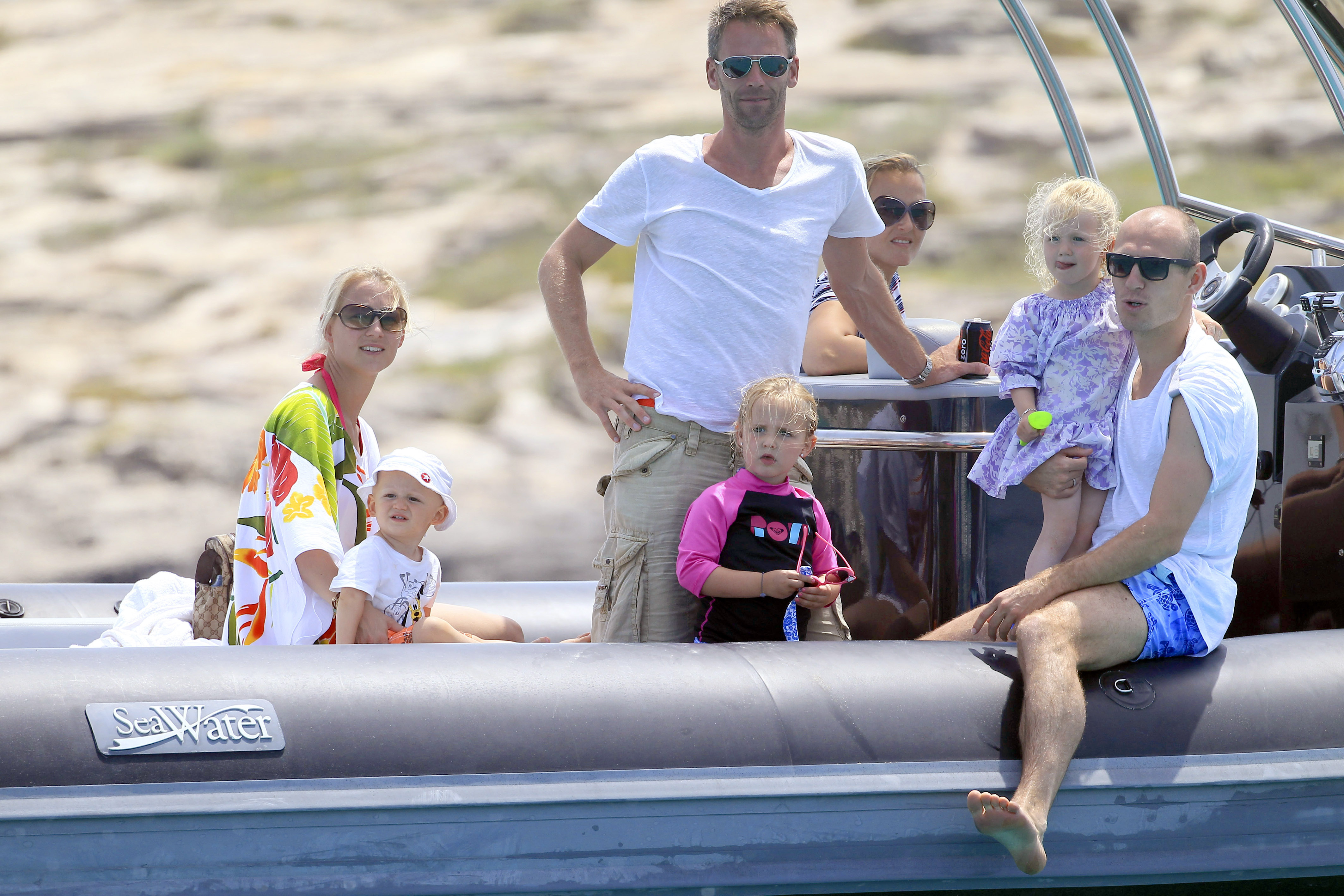 Även Arjen Robben satsar på en familjesemester i år. Även Arjen Robben satsar på en familjesemester i år.