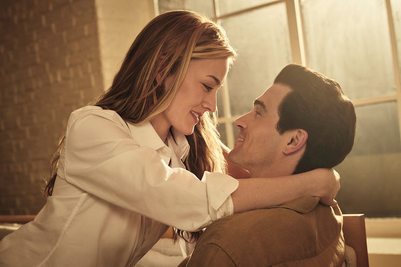 Carolyn Bessette och John F Kennedy jr var ett av 90-talets mest omsvärmade par. Nu spelas de av Sarah Pidgeon och Paul Kelly i den nya dramaserien om deras relation.