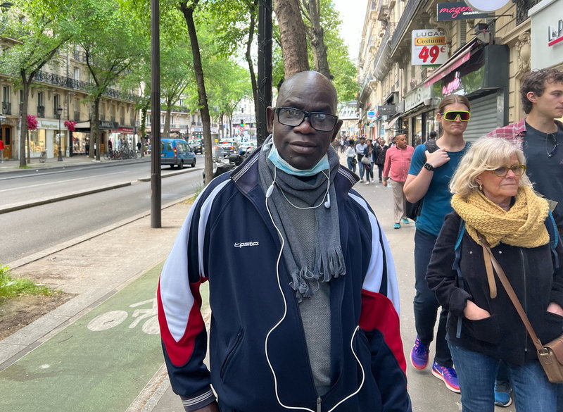 Ousmane Seck, som inte fick rösta i valet eftersom han inte är fransk medborgare, tycker att det är bra att Emmanuel Macron vann.