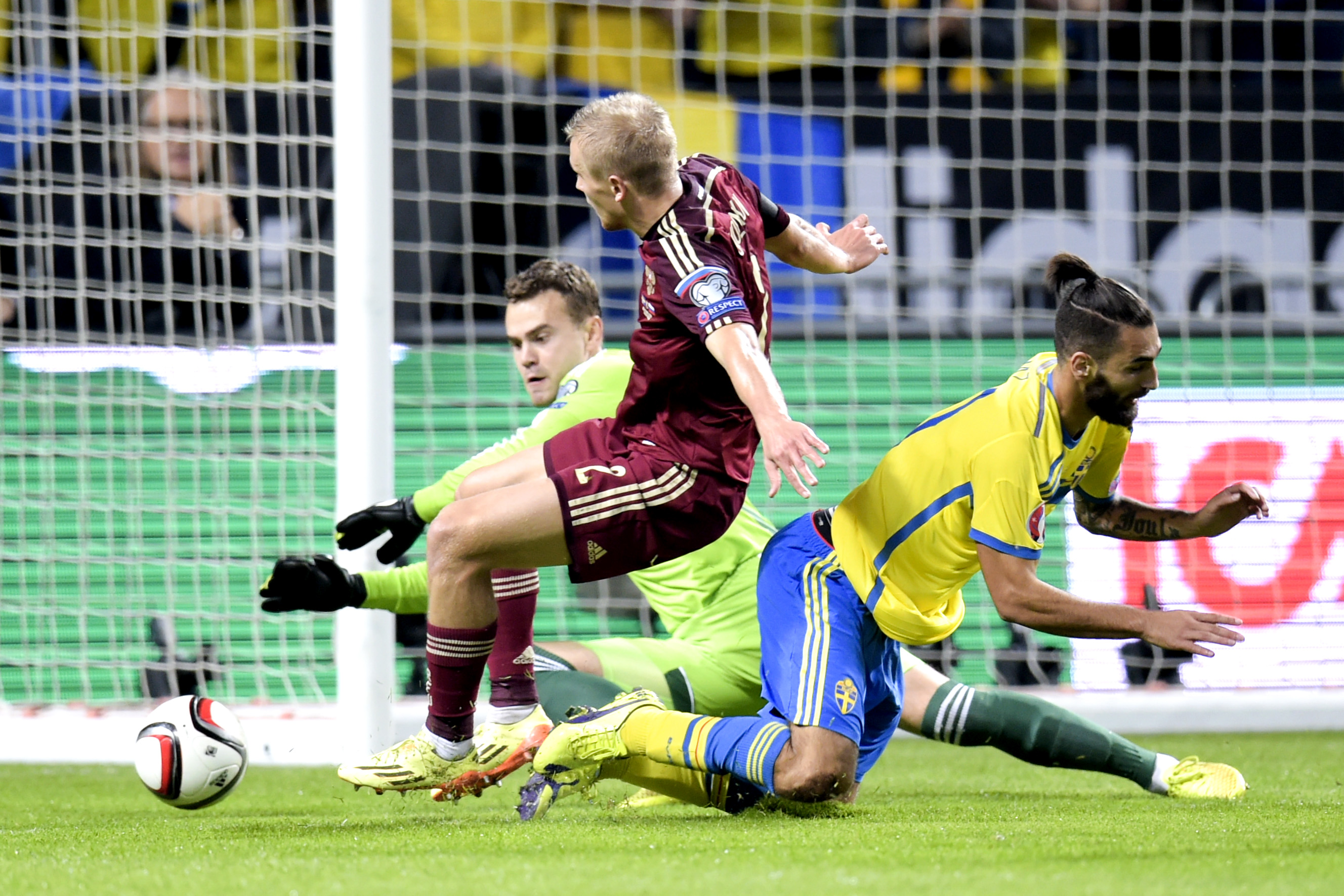 Jimmy Durmaz blev neddragen i straffområdet. Jimmy Durmaz blev neddragen i straffområdet.