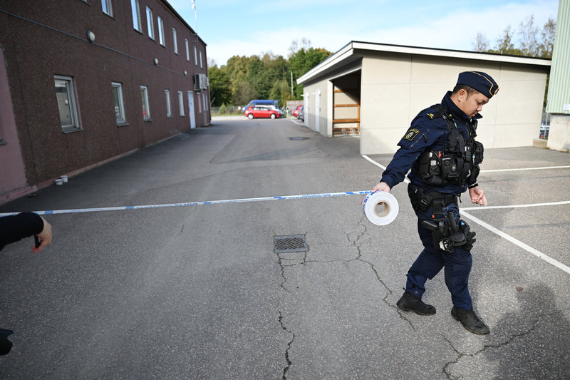 Polisen har gjort undersökningar vid ett industriområde nära Säveån.