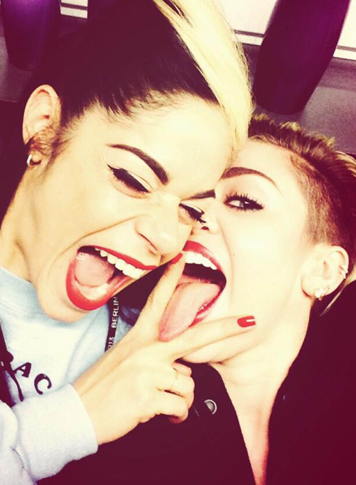 Precis som Miley Cyrus. Precis som Miley Cyrus.
