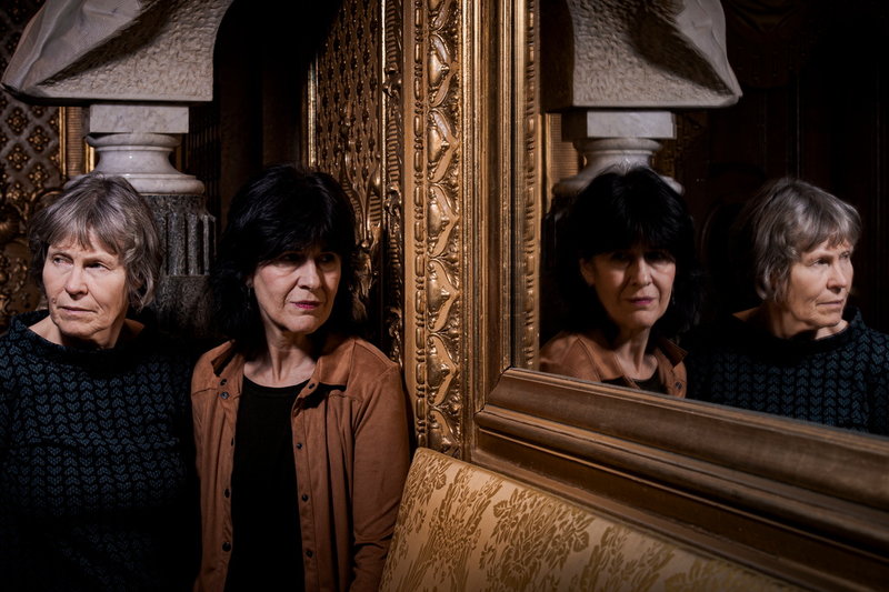 Karin Rehnqvist och Kerstin Perski har skapat flera musikaliska verk ihop. Men operan 'Strandad' det absolut största och 'fläskigaste' konstverk som bär deras signaturer.