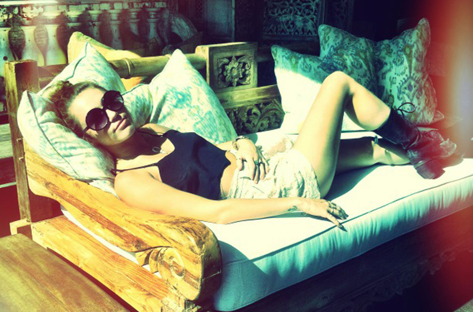 Miley Cyrus chillar galet. Miley Cyrus chillar galet.