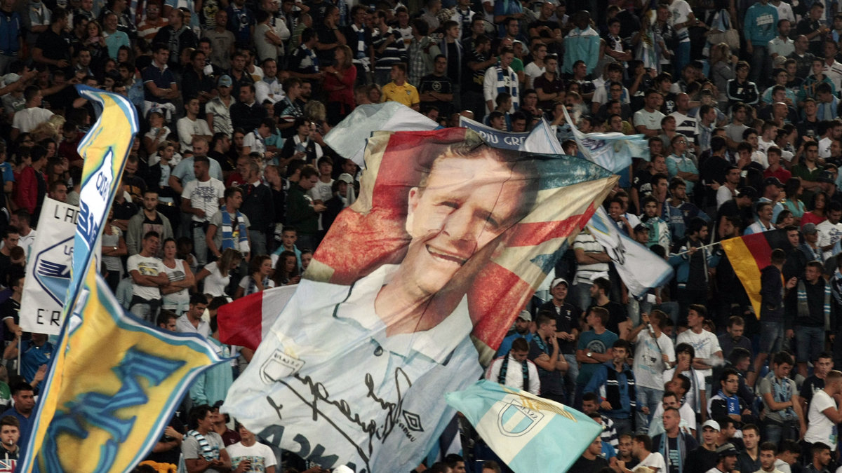 Paul Gascoigne var älskad av fansen. Här är det Lazio som hyllar honom.