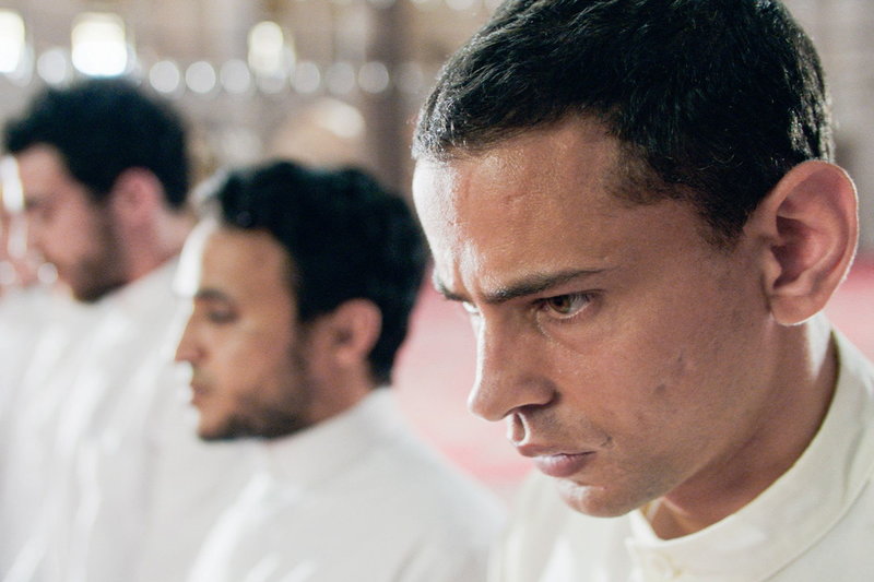 Tawfeek Barhom i den politiska thrillern om fiskarsonen Adam som kastas in i en brutal maktkamp mellan Egyptens religiösa och politiska elit.