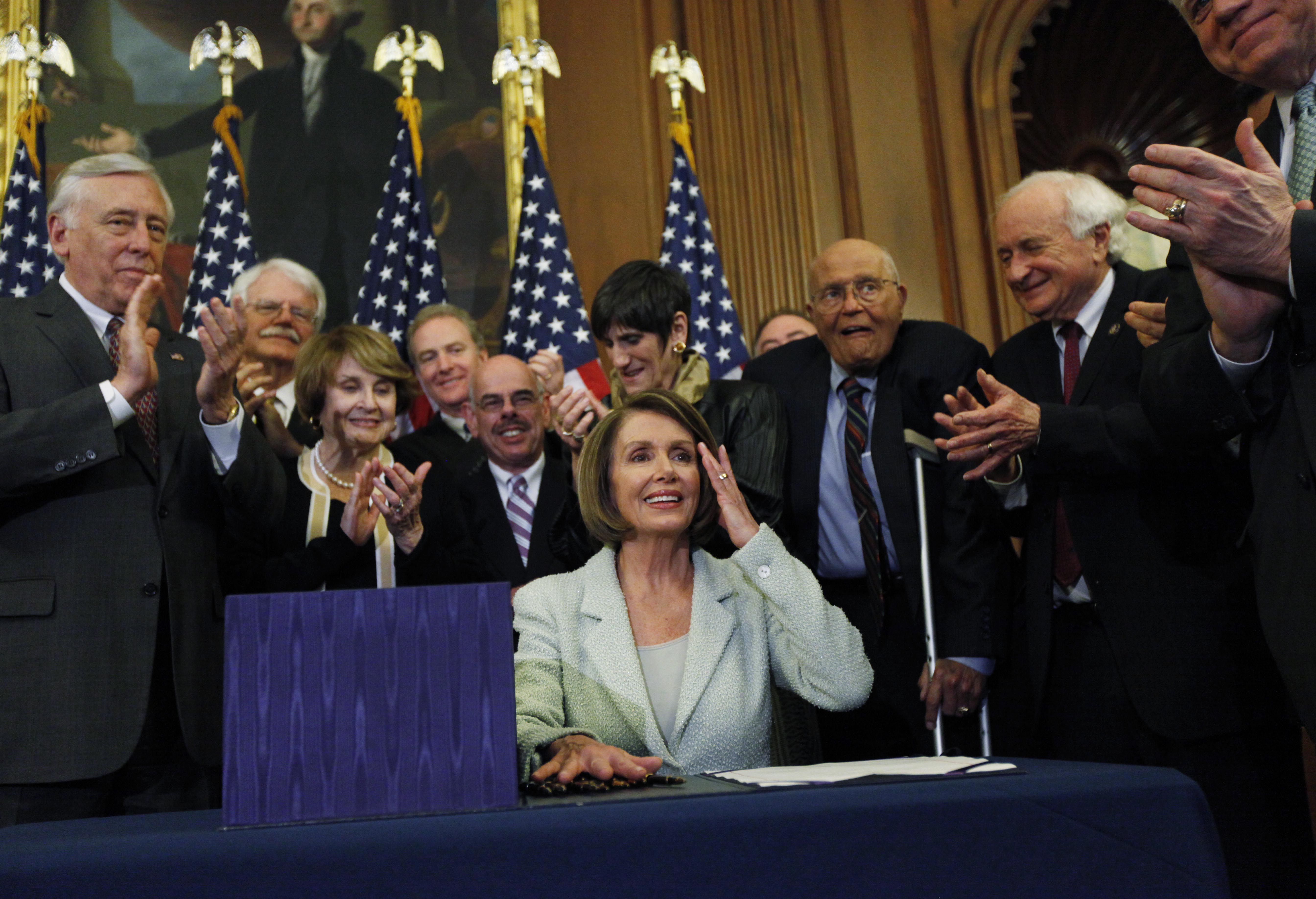 Louise Slaughter föreslog den nya lagen redan år 2006.
Bilden är tagen från när Obamas sjukvårdsreform skrevs under i mars 2010.