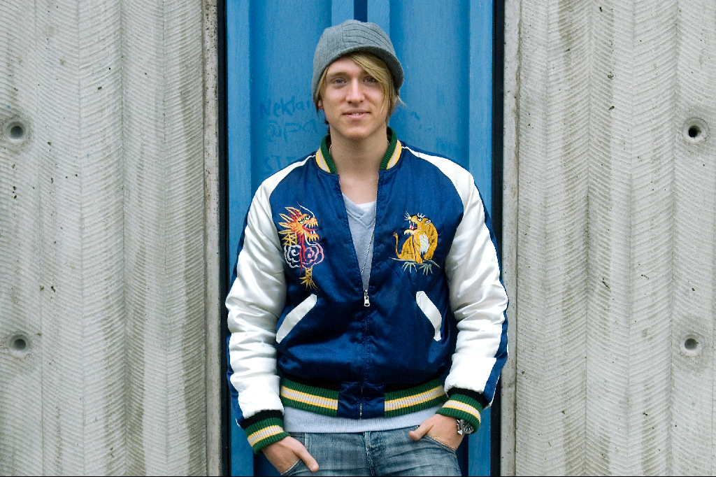 I maj släppte han sitt debutalbum "Heart beats" med hitlåtar som Tokyo och If Only you. I maj släppte han sitt debutalbum "Heart beats" med hitlåtar som Tokyo och If Only you.