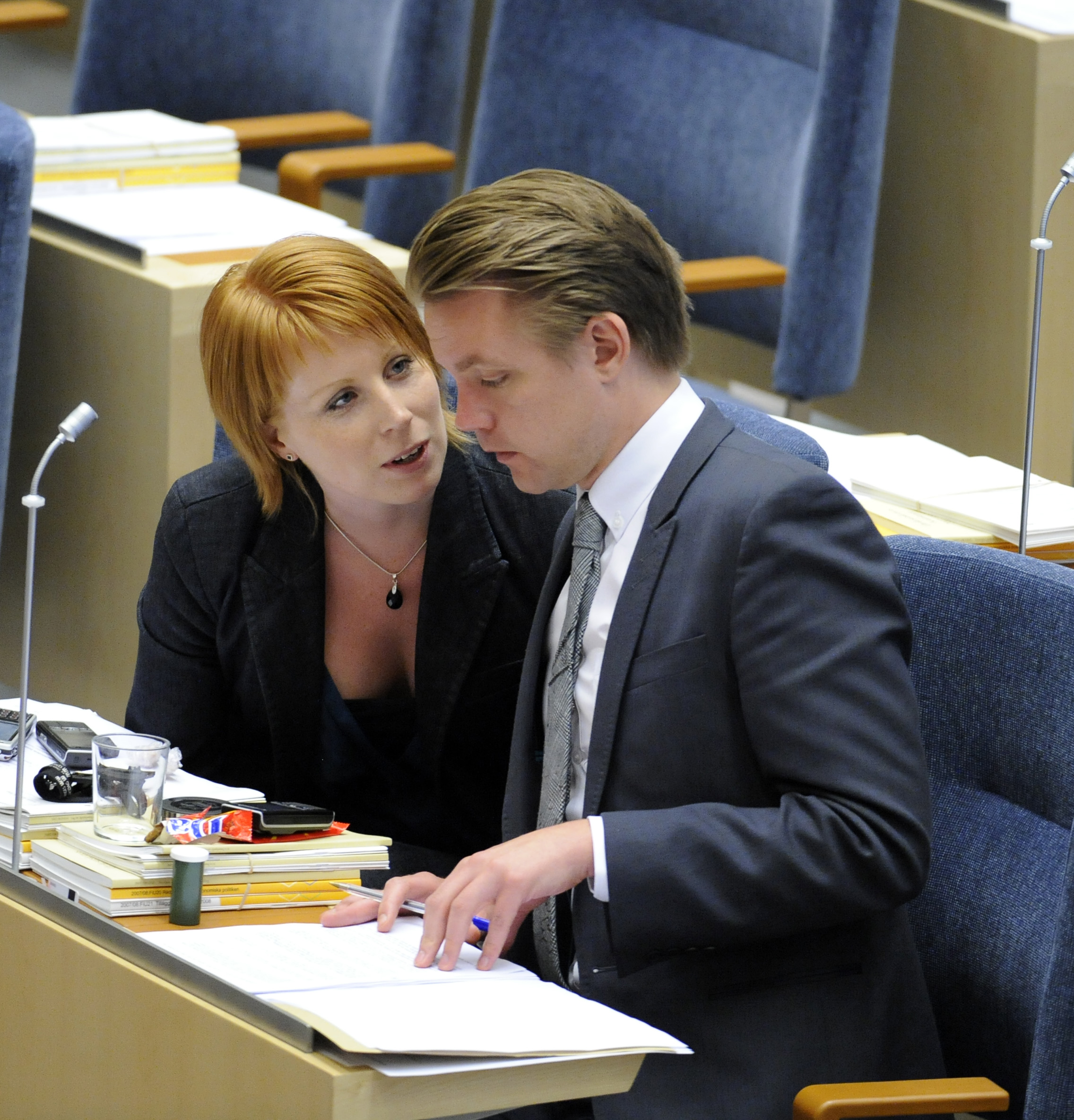 Annie Johansson (numera Lööf) och Fredrick Federley inför FRA-omröstningen 2008. De var två av de borgerliga ledamöter som först var helt emot förslaget men som fick igenom vissa tillägg.