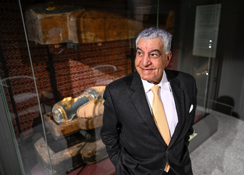 Zahi Hawass är en stark förespråkare av repatriering, det vill säga att artefakter återbördas till landet där de en gång hittades. Han har dock inget emot att 'utlänningar' gör utgrävningar i Egypten. Tvärtom säger han att de är välkomna.