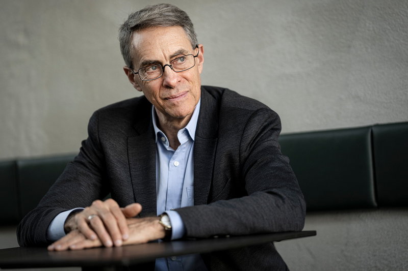 Med information om vad som händer i Ukraina kan det ryska folket utgöra en begränsning för Kreml, enligt HRW-chefen Kenneth Roth.