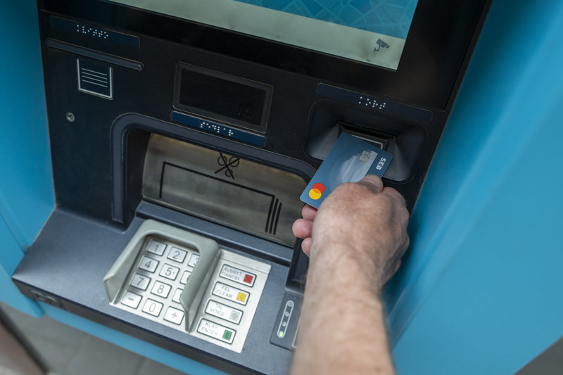 Antalet bankomater i Sverige minskar stadigt. Foto: Oscar Olsson/TT