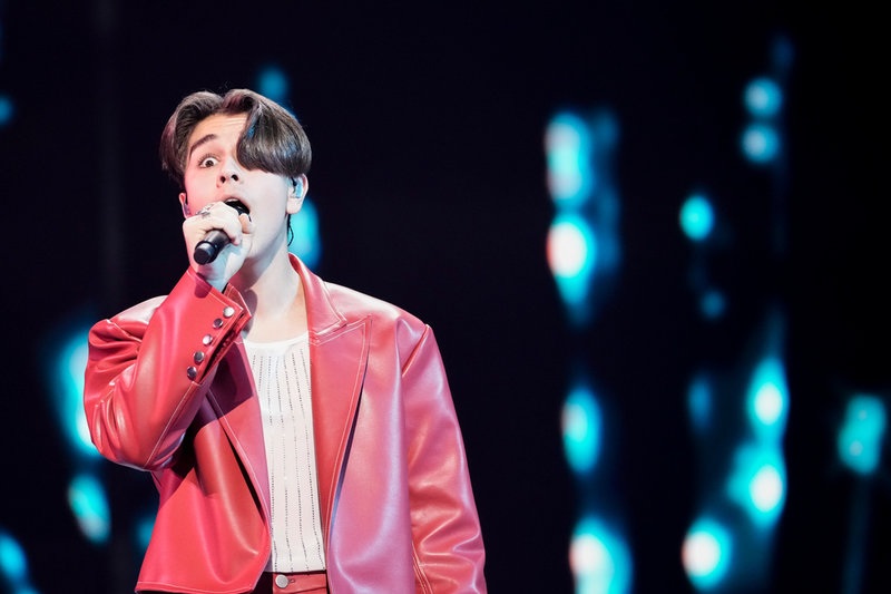 Arwins låt "Glitter" har tydliga vibbar av 1980- och 90-talet.