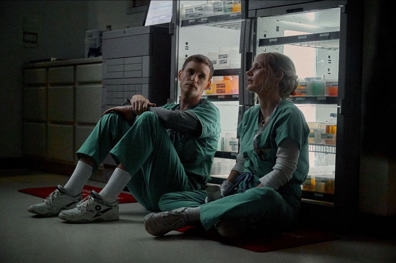Eddie Redmayne och Jessica Chastain i 'The good nurse'. Pressbild.