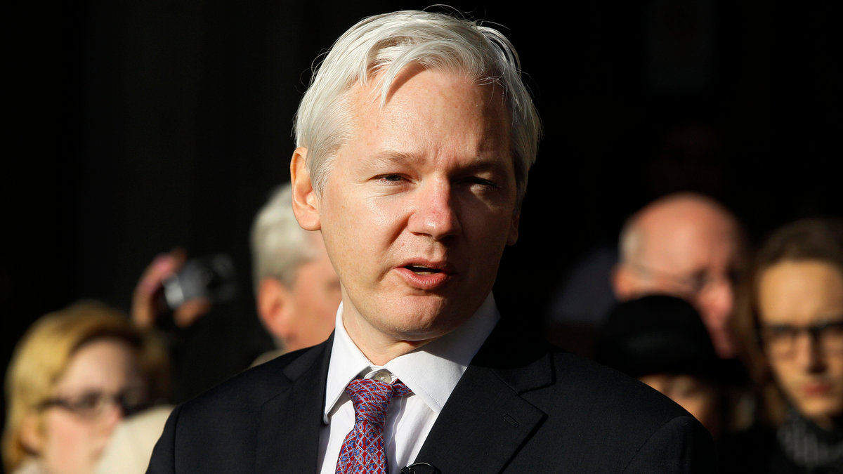 Vid en presskonferens i London i dag sa Assange att "FN-panelens utlåtande är en upprättelse". Hans advokater tycker nu att både Sverige och Storbritannien ska släppa honom fri genast.