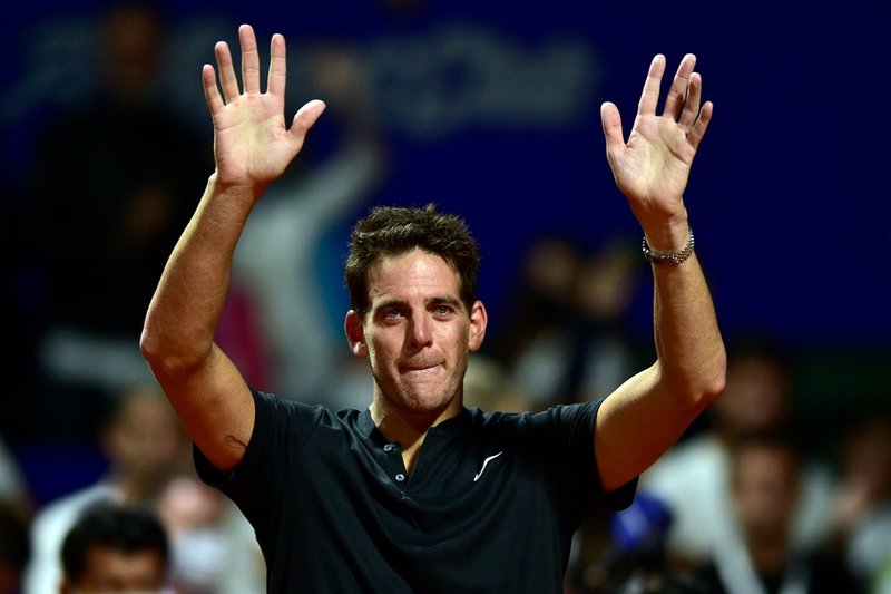Juan Martín Del Potro vinkar till publiken efter vad som kan ha varit karriärens sista match.