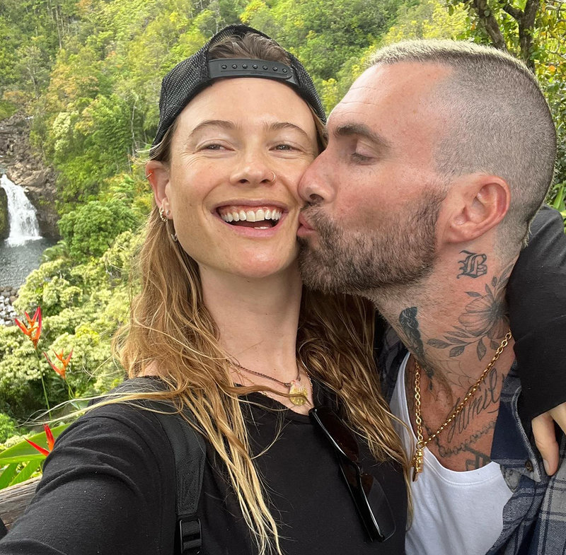 Behati Prinsloo och Adam Levine Behati Prinsloo och Adam Levine