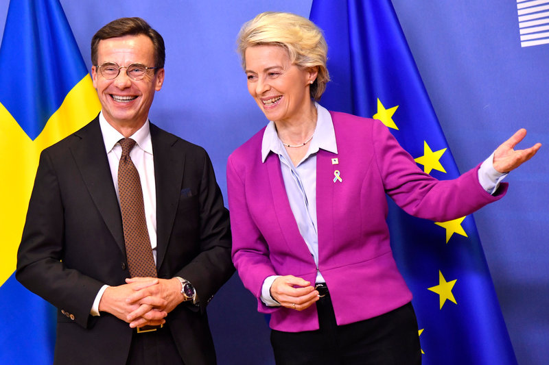 Statsminister Ulf Kristersson tillsammans med EU-kommissionens ordförande Ursula von der Leyen i ett förmöte inför EU-toppmötet i Bryssel.