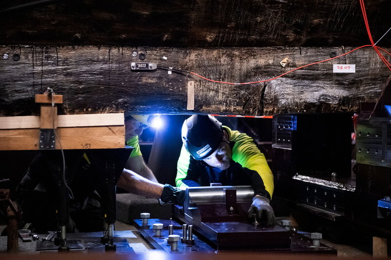 Arbetet med att byta kölskydd kräver precision så skeppet inte rör sig under processen. De nya skydden ska vara på plats år 2028.