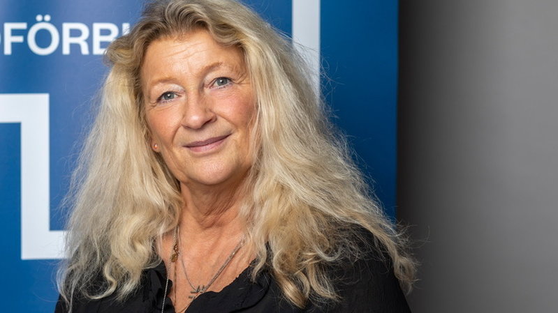 Enligt Janí Stjernström, vice ordförande i Vårdförbundet, är många av deras medlemmar lojala med sitt arbete och väljer att stanna kvar inom vården. 'Men pressen resulterar i att de blir cyniska och arbetar på rutin.' Pressbild.