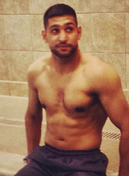 Amir Khan ska ta ett dopp. Amir Khan ska ta ett dopp.
