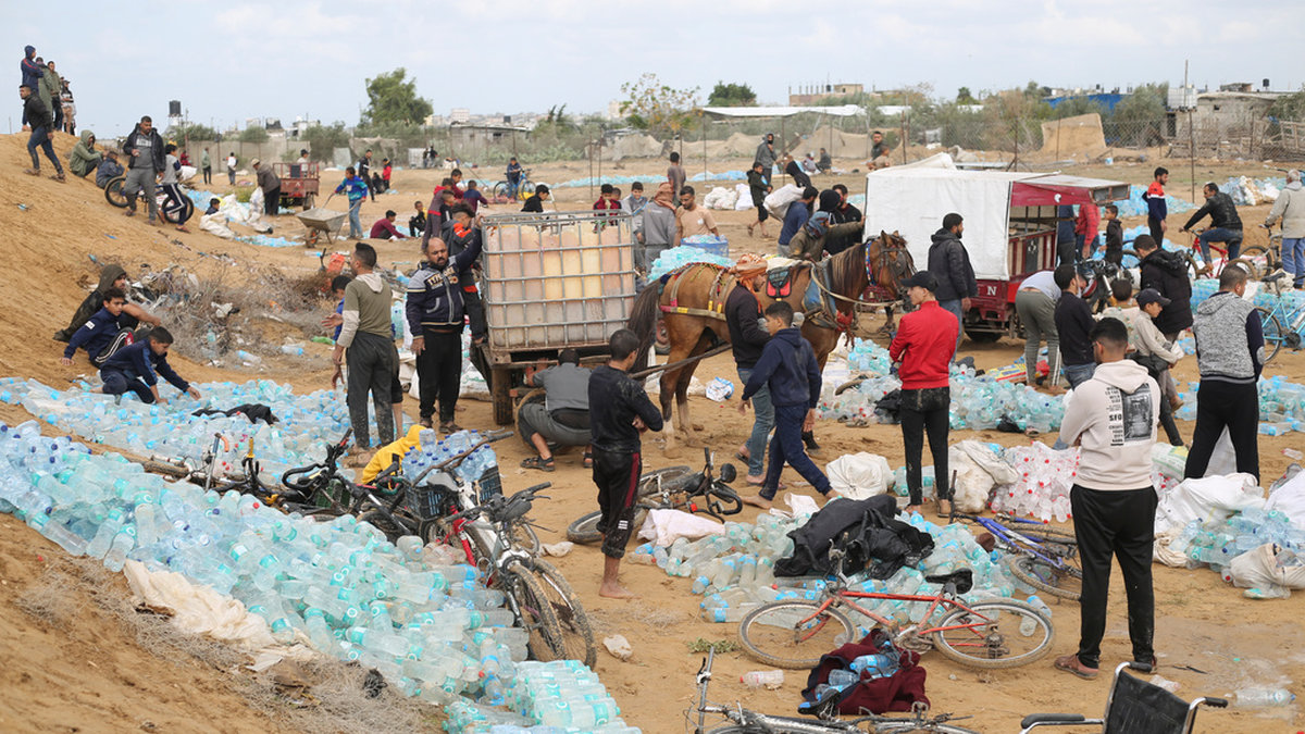 En informell vattenmarknad i södra Gaza. Bilden togs i slutet av november.
