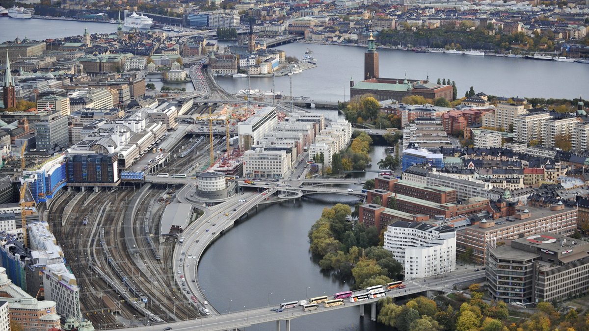 Mäklaren är verksam i Stockholm.