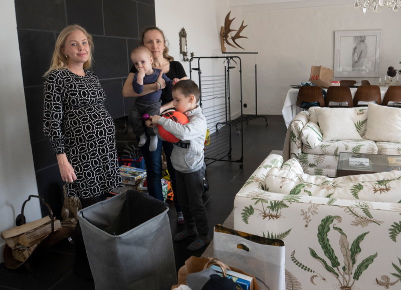 Wendela Kallstenius Almgren märker att många praktiska frågor dyker upp som mottagarfamilj, inte minst kring EU:s massflyktsdirektiv.