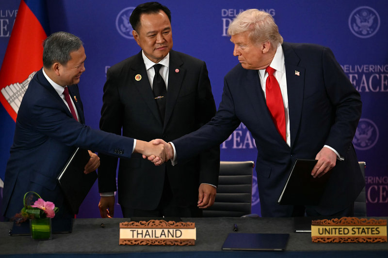 Thailands premiärminister Anutin Charnvirakul och Kambodjas motsvarighet Hun Manet skrev under avtalet om vapenvilan tillsammans med USA:s president Donald Trump i oktober.