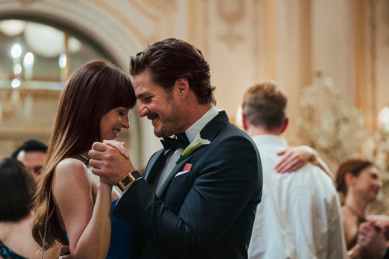Dakota Johnson och Pedro Pascal i "Materialists".
