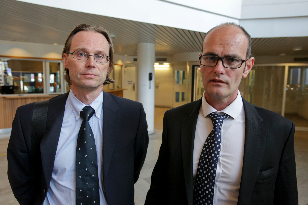 Jesper Montan och Douglas Norking, de två advokater som företräder Peter Mangs i rätten på måndag.