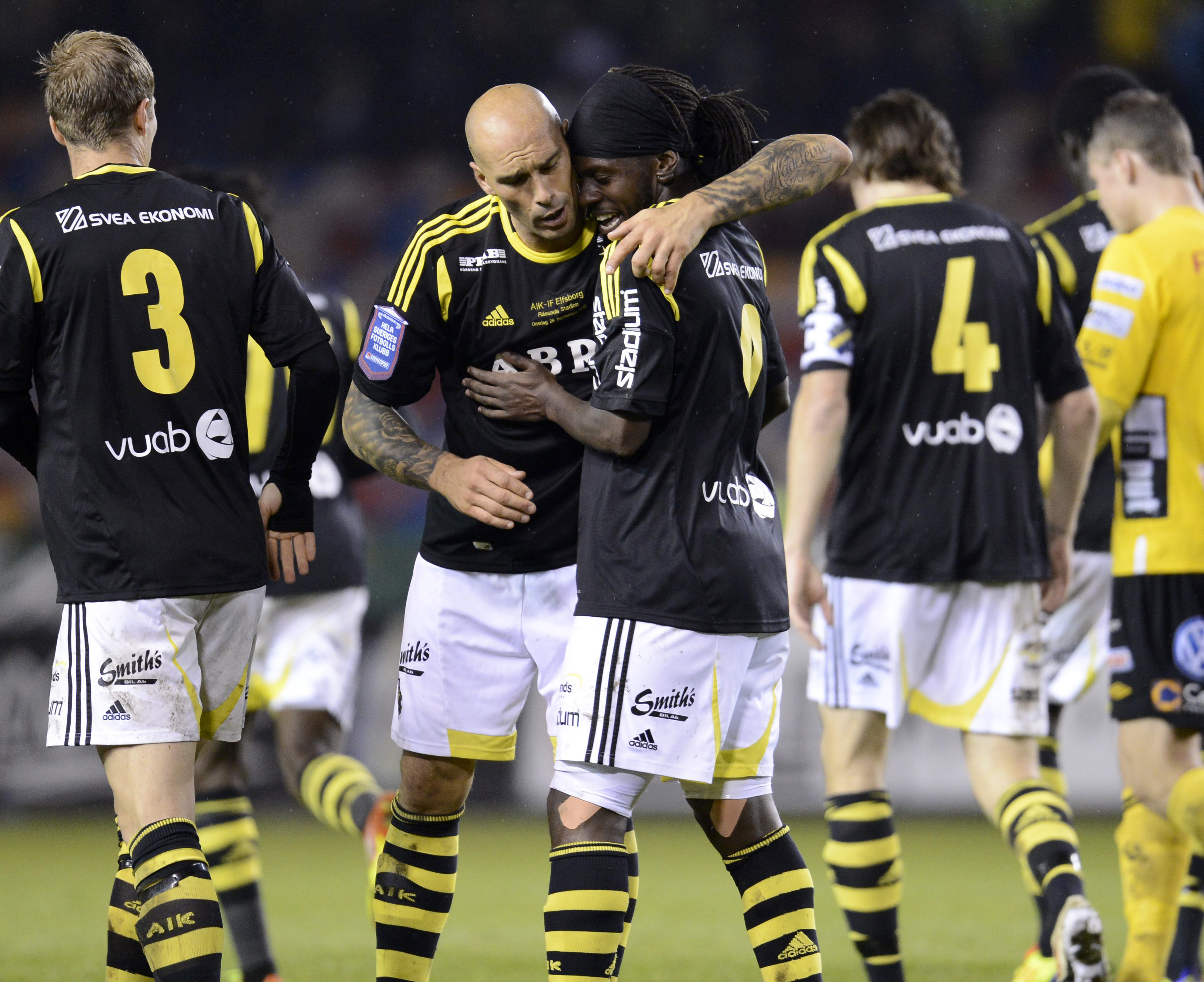 AIK firar 1-1-målet. AIK firar 1-1-målet.